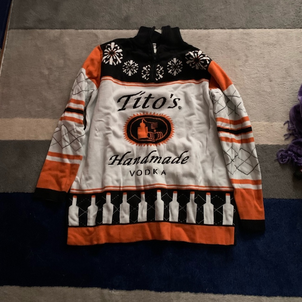 Men’s M Tito’s Handmade Vodka